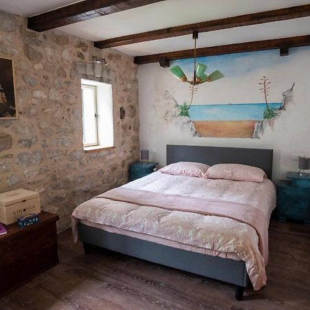 Guesthouse Nina Kaštel Novi Exteriör bild
