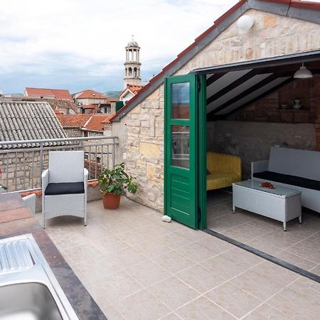 Guesthouse Nina Kaštel Novi Exteriör bild