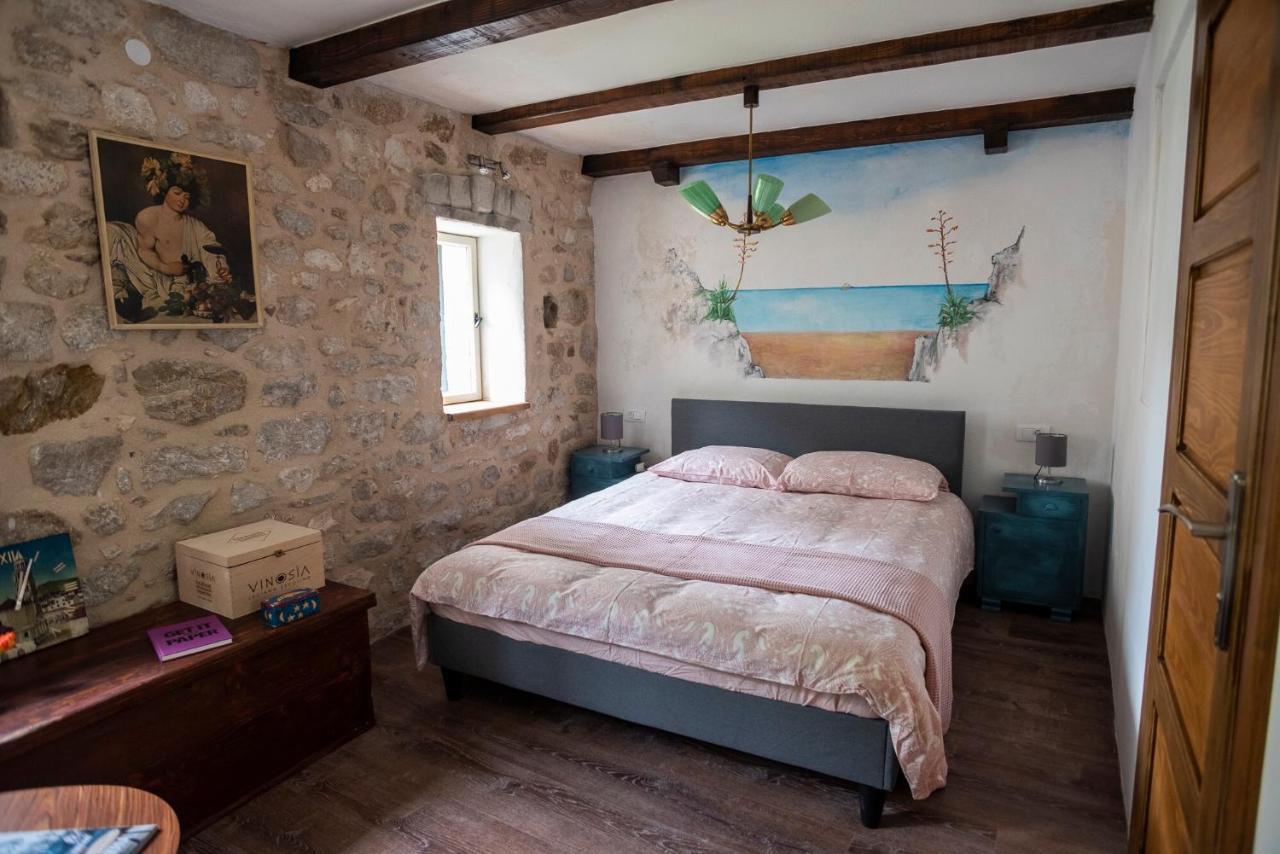 Guesthouse Nina Kaštel Novi Exteriör bild