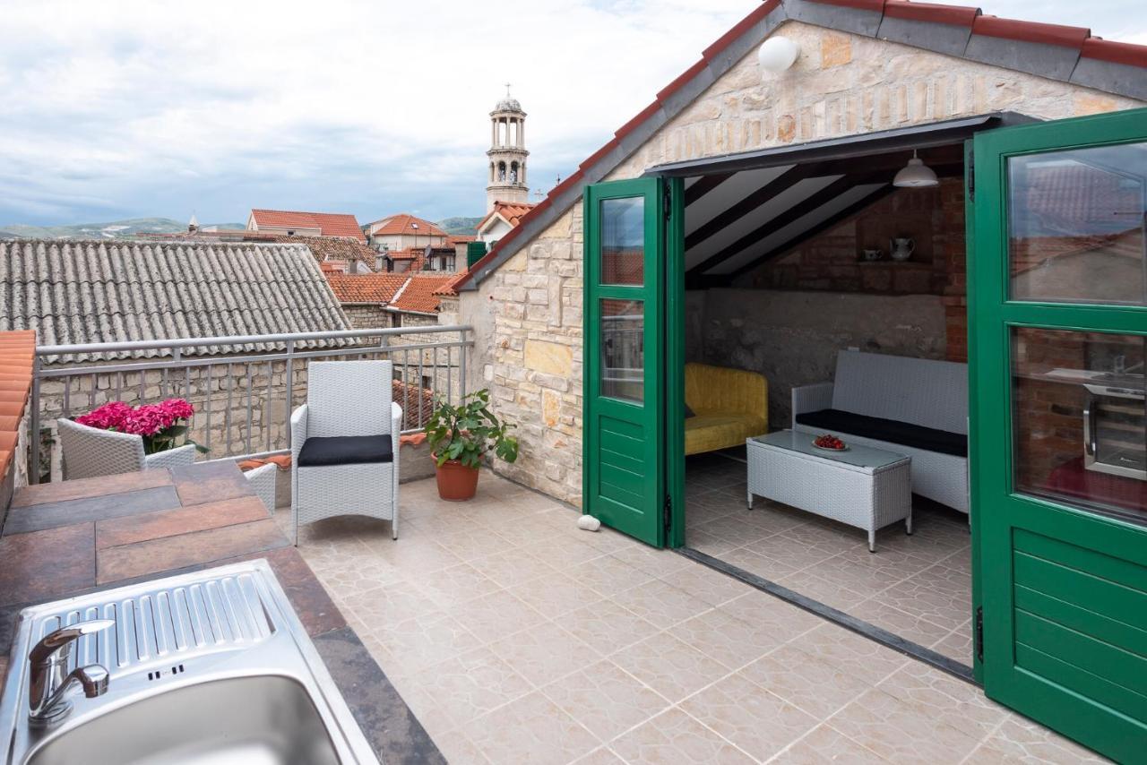 Guesthouse Nina Kaštel Novi Exteriör bild