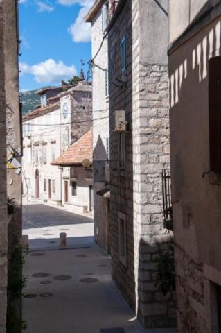 Guesthouse Nina Kaštel Novi Exteriör bild