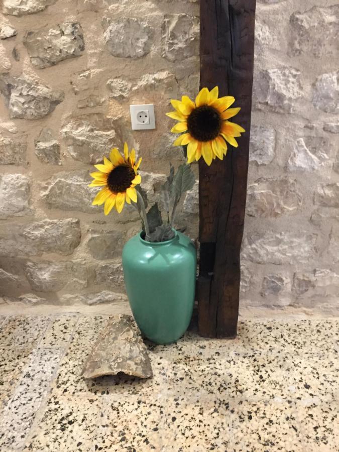 Guesthouse Nina Kaštel Novi Exteriör bild