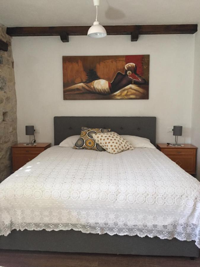 Guesthouse Nina Kaštel Novi Exteriör bild