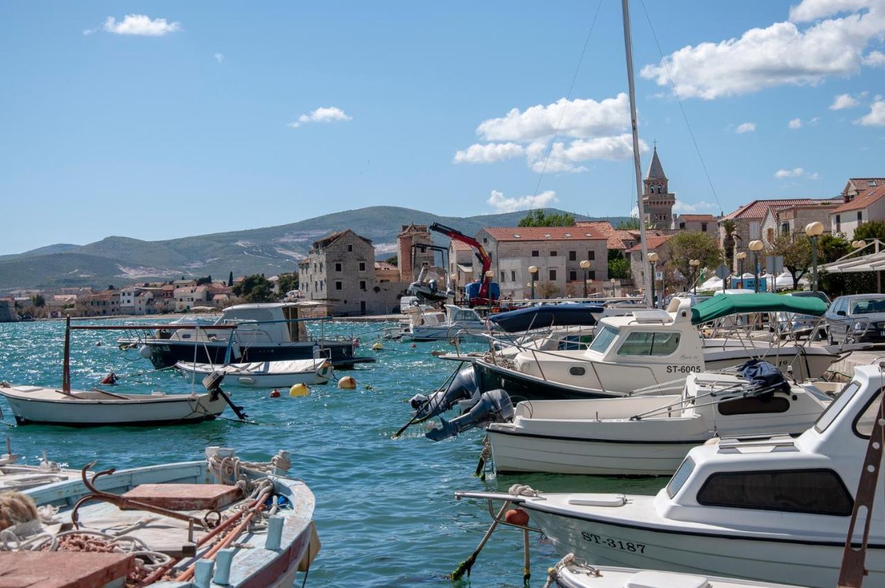 Guesthouse Nina Kaštel Novi Exteriör bild