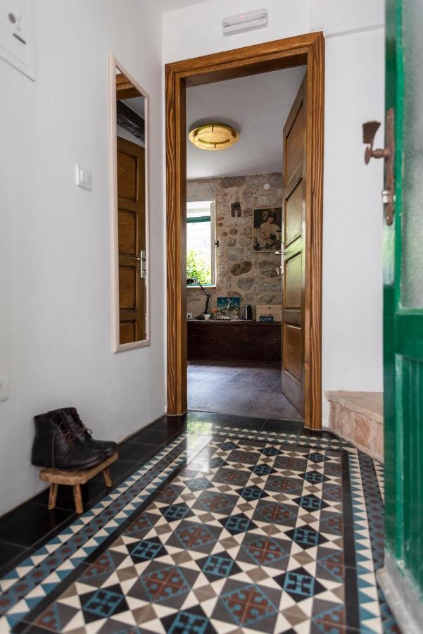 Guesthouse Nina Kaštel Novi Exteriör bild