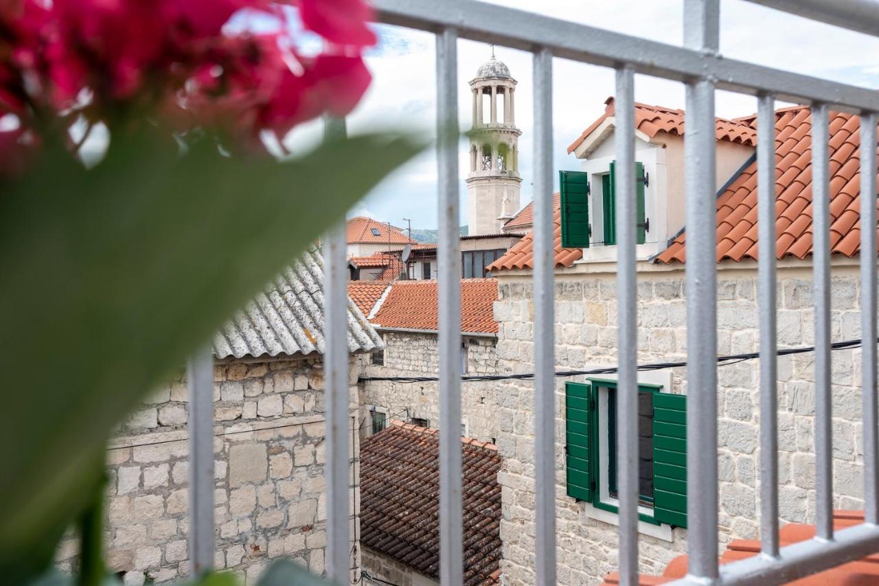 Guesthouse Nina Kaštel Novi Exteriör bild