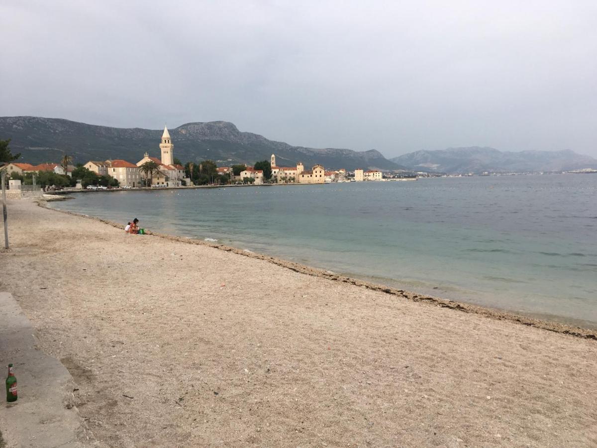 Guesthouse Nina Kaštel Novi Exteriör bild