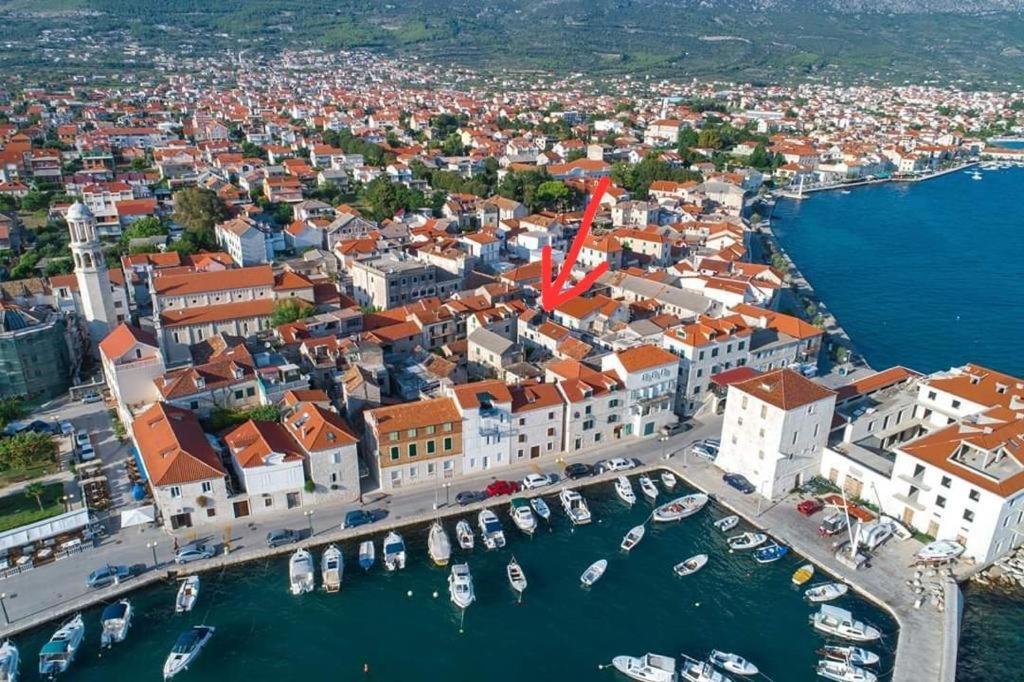 Guesthouse Nina Kaštel Novi Exteriör bild